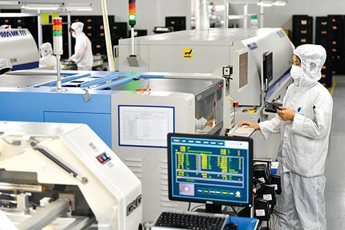 智慧工厂赋能绿色低碳 信息系统的关键作用与实践路径